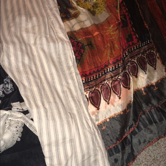 Pakistani designer lawn - Picture 4 of 4